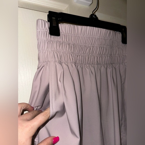 NWT Nike Women's Pants Taupe Gray M gym running athletic athleisure activewear - Picture 5 of 12